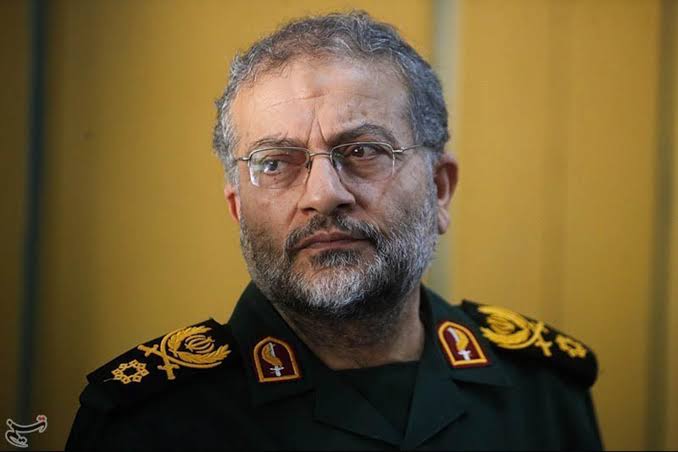 تربیت نسل جوان: سردار غلامرضا سلیمانی تأکید بر اخلاق‌مداری و تواضع در کنار برگزاری رزمایش‌های اقتدار سبب شده است تا توان رزمی بسیجیان در کنار روحیه خدمت‌گزاری رشد نماید.
#قهرمان_بسیج