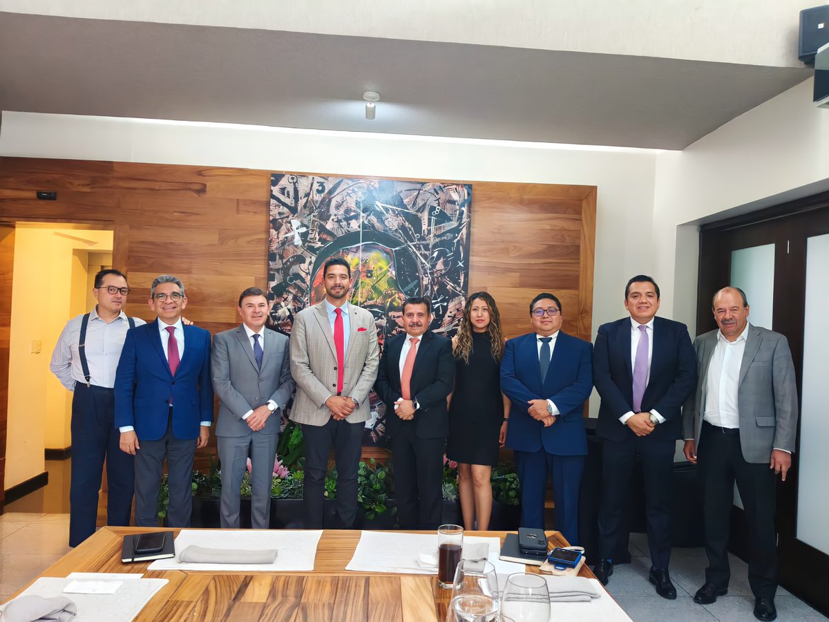notariadomex's tweet photo. El presidente de la Comisión de Prevención de Lavado de Dinero del @notariadomex, Not. Luis Miguel Martínez Palomares, acompañado de los decanos Not. Heriberto Castillo y Not. Héctor Galeano, además del Not. Héctor Victoria y Not. Alfonso Gómez Portugal, se reunieron con el Lic. Castor Álvarez Ortiz, Administrador Central de Asuntos Jurídicos de Actividades Vulnerables del SAT México y funcionarios de la dependencia, con quienes conversaron sobre los beneficios del artículo 55 de la LFPIORPI y la regularización, así en como los aspectos fundamentales en los notarios pueden influir en la realización de las nuevas reglas de carácter general de la propia ley anti lavado.

#NotariadoMexicano #JuntosPorElNotariado