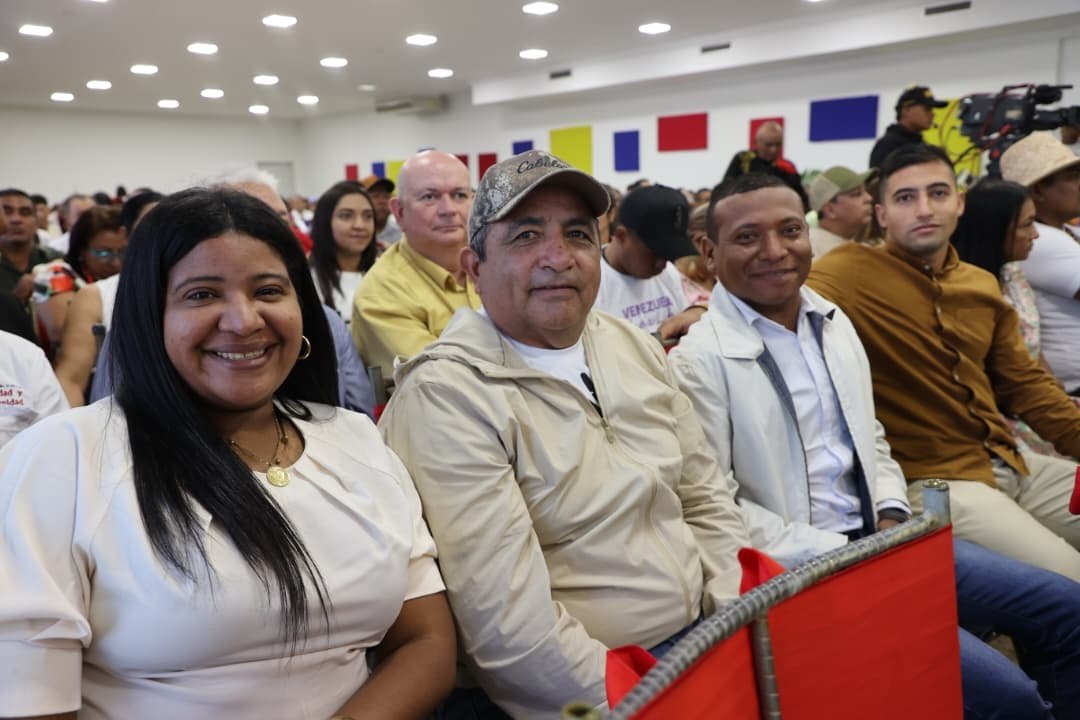 Con el Mazo Dando tweet media