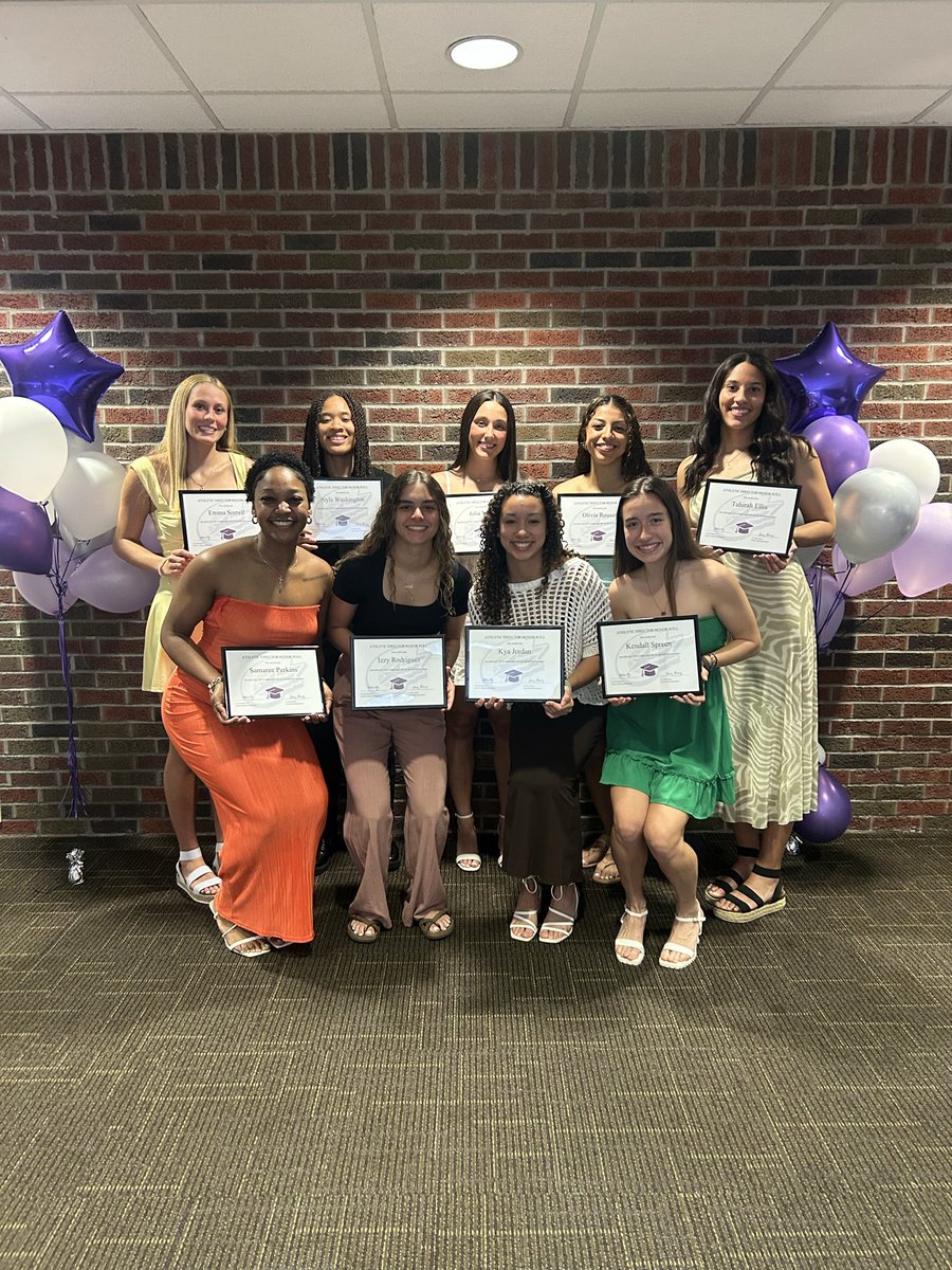CapitalWBB's tweet photo. Last night we had a chance to get together one last time to celebrate our academic and athletic awards from this year 💜 https://t.co/on1QoLGXij