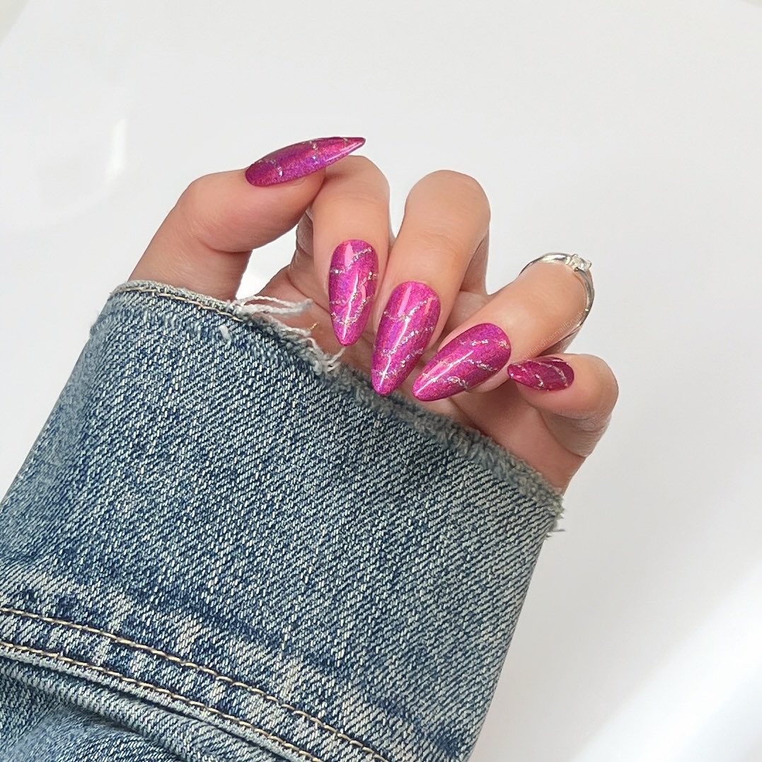 agrlndhrnalbrsh's tweet image. This month’s Random Holo Tuesday we’re spotlighting ‘Menchie The Cat’. @holotaco @nailogical #holotaconailart #holotaco #nails #nailpolish #nailart