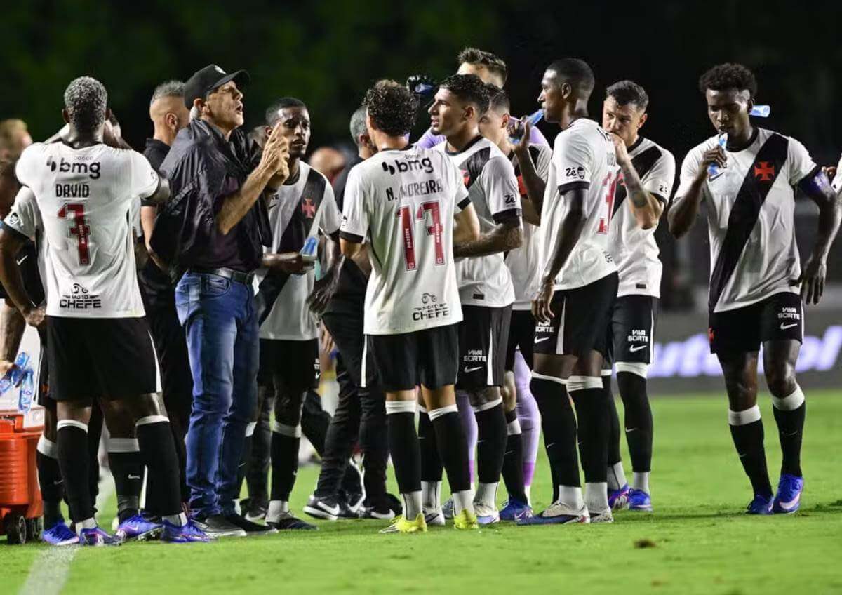 ✠Estagiário do VASCO✠ tweet media