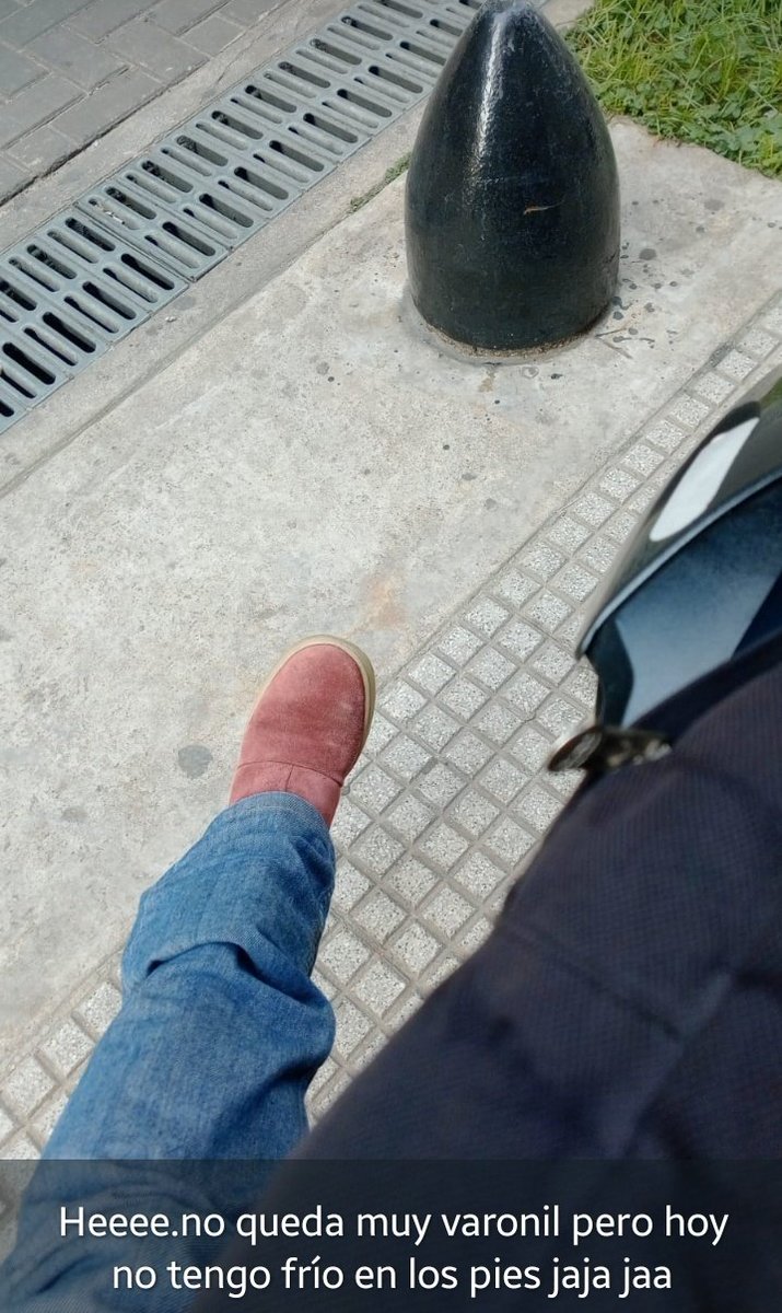 Mi papá se llevó las botas de mi mamá y le mando esto 😭