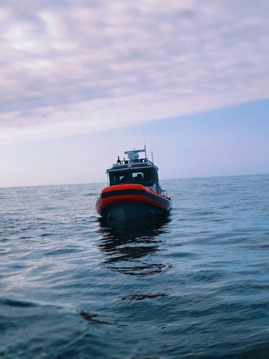 CentralQNoticia's tweet image. 🚤🚨CONTINÚA BÚSQUEDA DE PESCADOR DESAPARECIDO EN SANTA CRUZ HUATULCO 

Se intensifican las acciones de búsqueda con autoridades municipales y elementos de la Secretaría de Marina.

Nota:
goo.su/v7v8T

#CentralQNoticias #Oaxaca #Noticias 
centralqoax.com