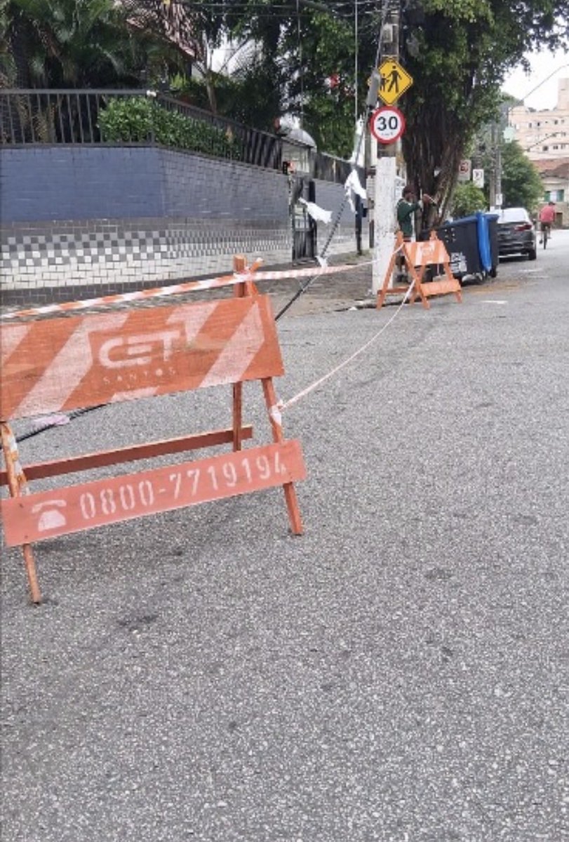 🚧 BLOQUEIO DE VIA

📍 Local: R. Guararapes x R. Mariz e Barros
⚠ Motivo: cabeamento abaixo da altura normal

📡 Empresas de telecomunicação informadas
📲 Bloqueio lançado no Waze