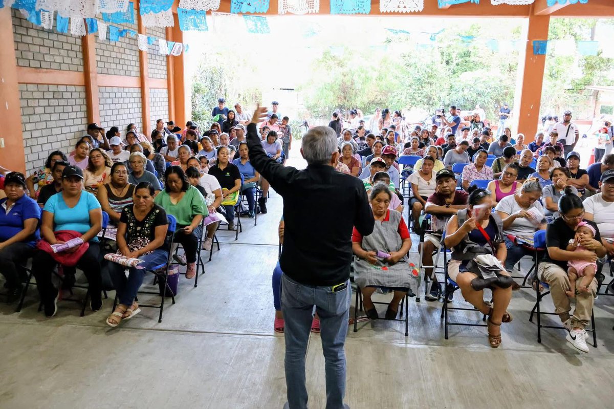 sofyvaldivia's tweet image. Ⓜ️📺Con diálogo ciudadano, avanza @noejaracruz en la consolidación de la 4T en #Oaxaca.

Como parte del impulso al proyecto de la Cuarta Transformación, el referente de Morena en Oaxaca, Noé Jara Cruz, mantiene una agenda permanente de recorridos por colonias, barrios y agencias