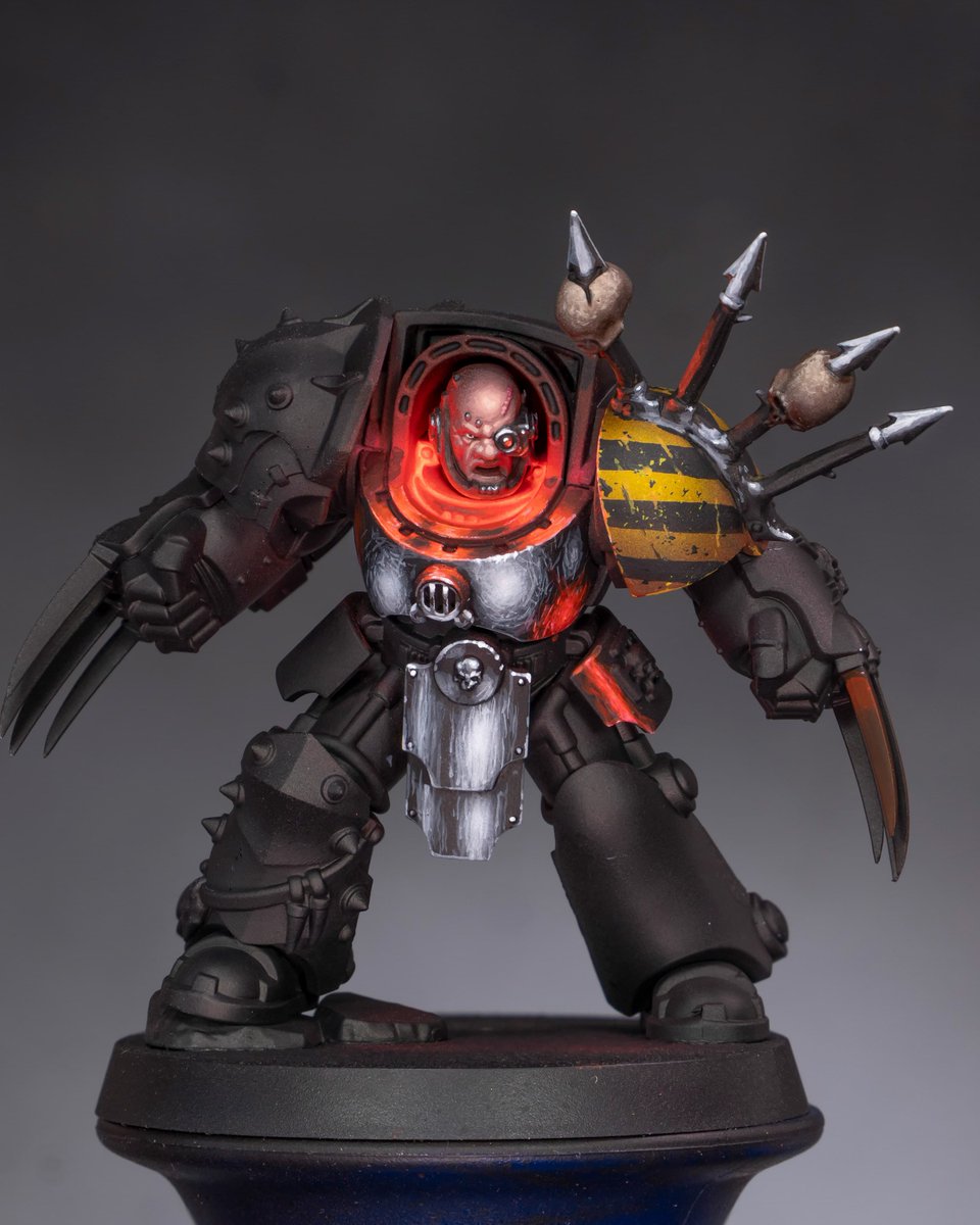 theminiaturista's tweet image. Iron Brother Calviron painting in process. Kitbash from a regular terminator, with some bits from @greytidestudio and a custom shoulder pad with chaos spikes. Hope you like how it's going.

#warhammer40k #warhammer #paintingwarhammer #warhammercommunity
