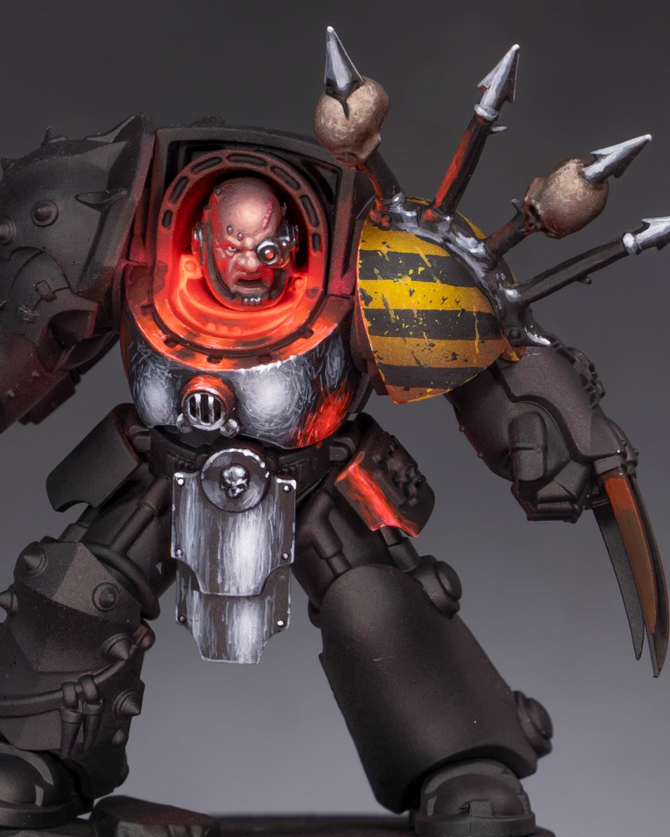 theminiaturista's tweet image. Iron Brother Calviron painting in process. Kitbash from a regular terminator, with some bits from @greytidestudio and a custom shoulder pad with chaos spikes. Hope you like how it's going.

#warhammer40k #warhammer #paintingwarhammer #warhammercommunity