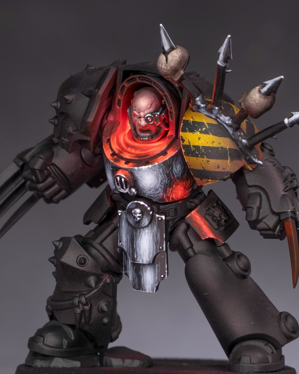 theminiaturista's tweet image. Iron Brother Calviron painting in process. Kitbash from a regular terminator, with some bits from @greytidestudio and a custom shoulder pad with chaos spikes. Hope you like how it's going.

#warhammer40k #warhammer #paintingwarhammer #warhammercommunity