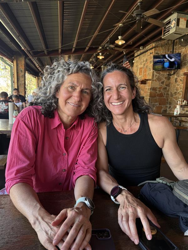 builderpartners's tweet photo. Soaking up some sweet family time in Dallas 💛

Emma and her family had the best visit with her sister Christina Shinn Fritz and the kids before heading into a Shinn Group Builder Group meeting. It was the perfect chance to slow down, reconnect, and just enjoy being together.✨ https://t.co/Pv0XyeP8bh
