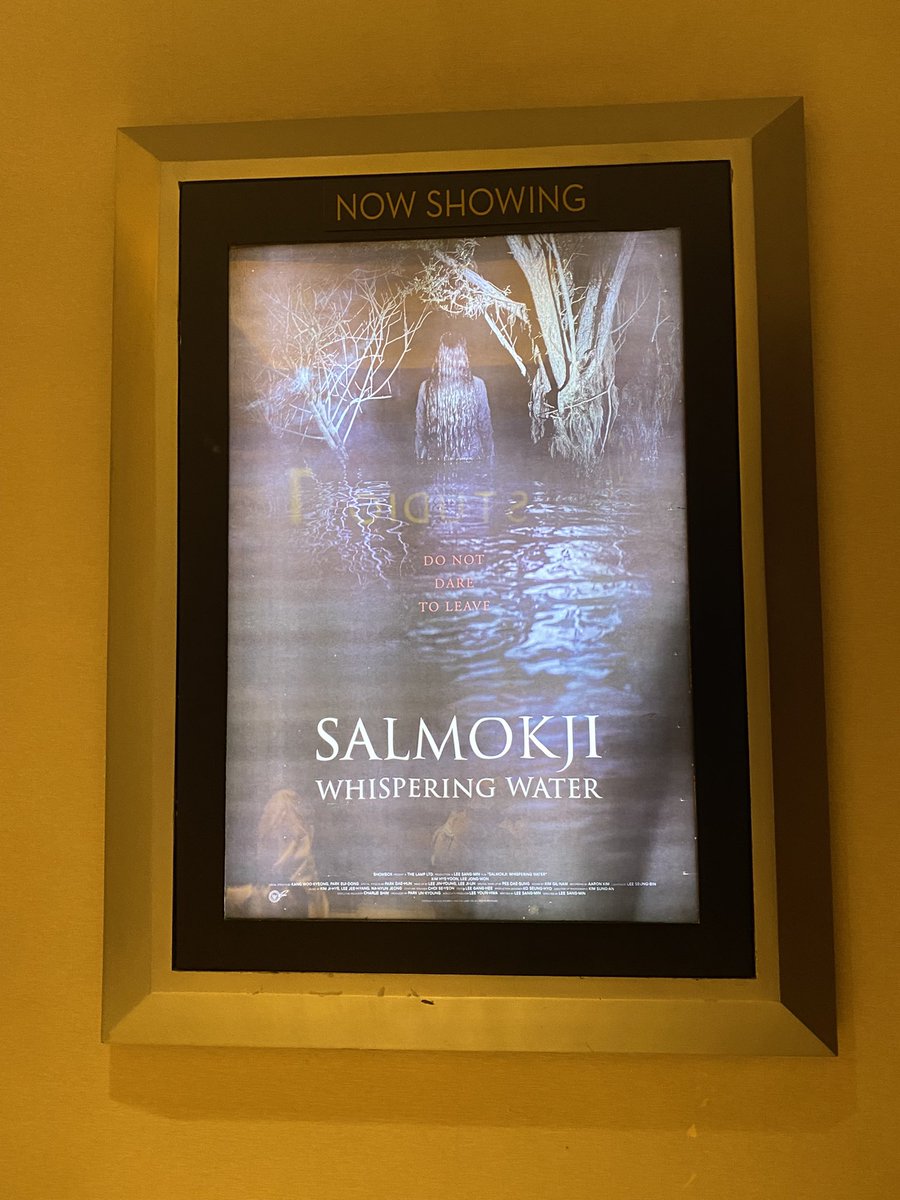 Dulseunghan's tweet photo. Zuzur sebagai penikmat film horor, gue sangat menikmati nonton Salmokji. Penulisan skenarionya rapi, sinematografinya bagus, dan acting pemainnya mantap. 

Siapin jantung karena sepanjang nonton akan dibikin terkaget-kaget tanpa jeda lama🫶
Siapin suara juga karena pasti akan teriak-teriak (kaya gue). Siapin diri juga karena selama nonton alur filmnya bikin kita trust issue sama semua castnya😂

INTINYA AYO SEMUA NONTON SALMOKJI 1 Mei di bioskop!!!!!