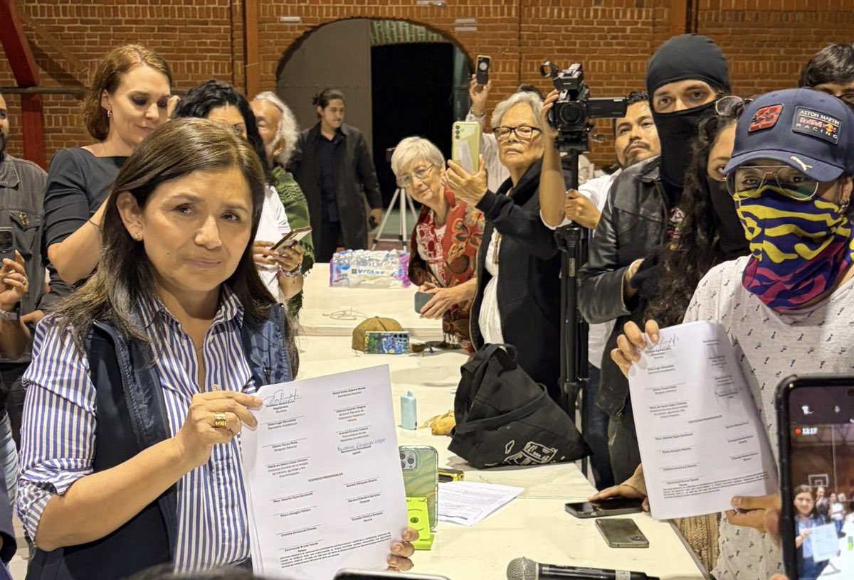 cdhmorelos's tweet image. 1/2 🕊️ La Comisión de Derechos Humanos del Estado de Morelos (CDHM) brindó acompañamiento en calidad de observadora durante las mesas de diálogo sostenidas entre autoridades de la @uaemorelos y la Resistencia Estudiantil, los días 24 y 25 de abril.

#DDHH #UAEM #Observación