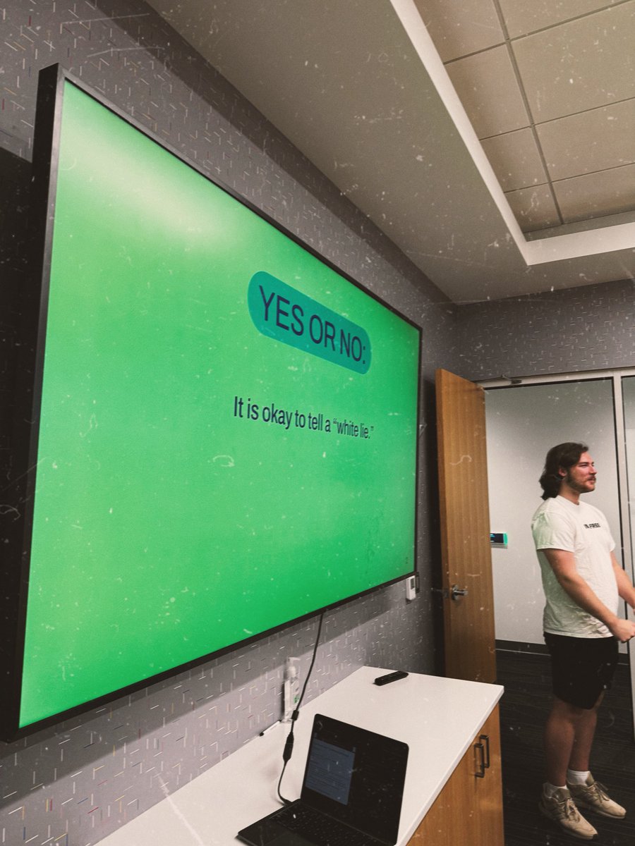 tpusascclincoln's tweet image. Yesterday was our final meeting as we prepare for finals and summer! We had a great group of people as we enjoyed a great Yes or No with debate game!
~ ~ ~
We can’t wait to be back on campus next semester as we continue to grow and pick up the mic!
~ ~ ~
#scc #tpusa #pickupthemic