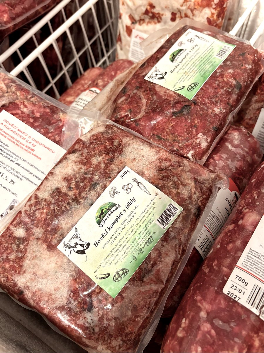 barflife's tweet photo. 3/3 🥩🧊✅ #barflife #barf #masopropsy #mraženémaso #raw #maso #dogs #fordogs https://t.co/GFnlxcAw6E