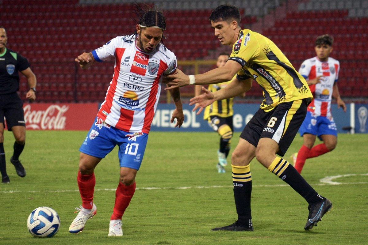 ElPulguismo's tweet photo. ‼️ATENCIÓN HINCHAS DE TACHIRA‼️

Todo aquel hincha de Tachira que desea venir al metropolitano el dia sabado al Clásico Andino debe tener claro 3 cosas que no serán permitidas. 

-Fuegos Artificiales
-Banderas
-Instrumentos 

Ya están avisados princesos, para que no lloren. https://t.co/FSOIkJR0Nl