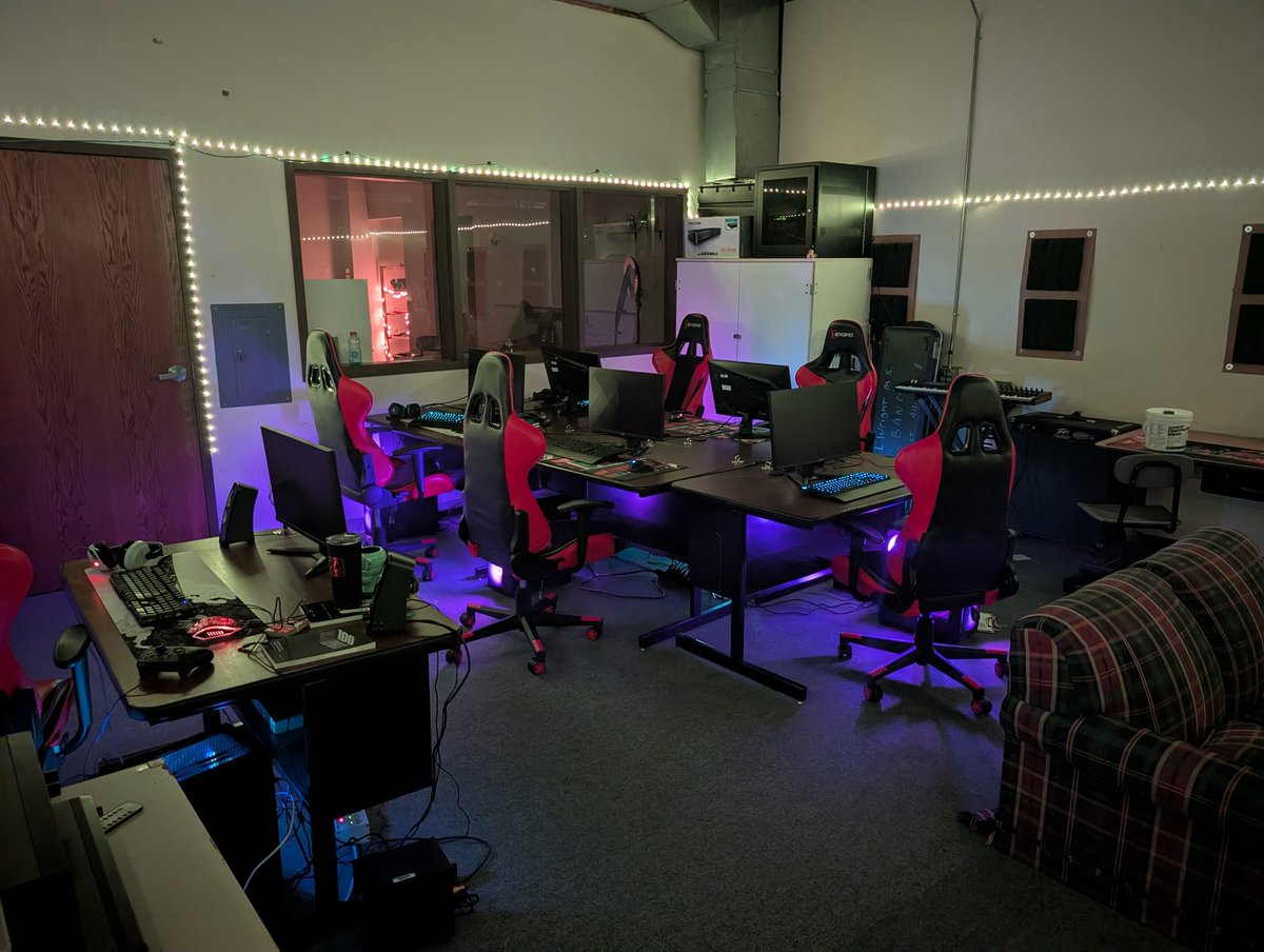 WAC__Esports's tweet photo. The calm before the storm... https://t.co/igi3XWb91s
