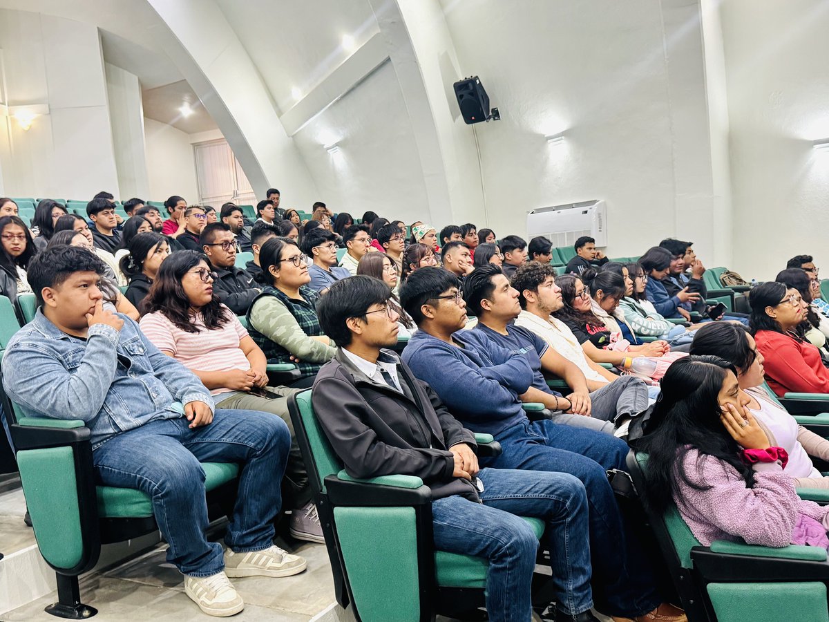 cociteioficial's tweet photo. 🎓✍🏼 Consolidamos la colaboración académica

Con el fin de ampliar las oportunidades a estudiantes, impartimos en @UNSIJ_SUNEO una plática informativa sobre programas de becas vigentes, también firmamos acuerdos para impulsar proyectos que fortalezcan la competitividad de Oaxaca. https://t.co/vxnIHocka5