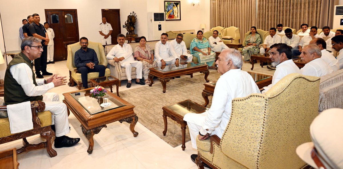FWMedia_Tweets's tweet photo. UAPA misuse row: Congress MLAs meet Haryana Governor, seek withdrawal of FIRs against MLA Maman Khan
https://t.co/6d4cjCuWoy
Report: Aayush Goel https://t.co/1b3b4X9rdc