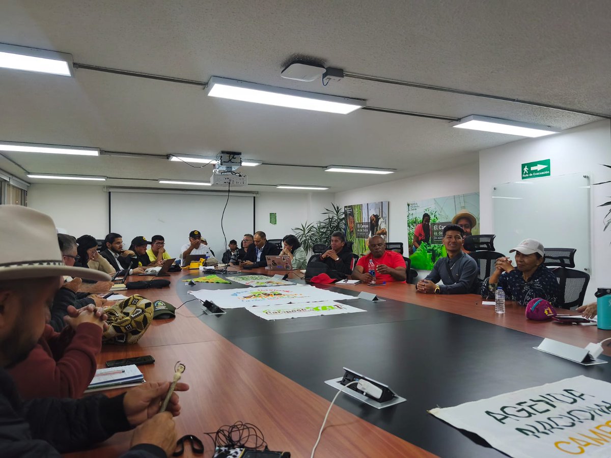 campoenjuntanza's tweet photo. Avanza la movilización de las organizaciones de @campoenjuntanza luz Perly Córdoba Mosquera de Agenda Nacional Campesina en ANT Bogotá, en lucha por la tierra y la reforma agraria, unidad por la base en la acción✊🏻. https://t.co/Oge3szI37R