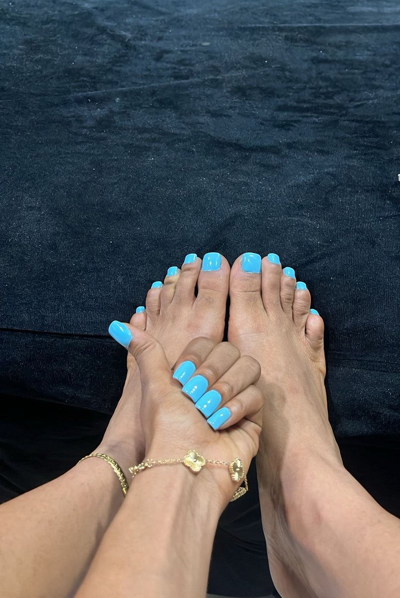 DamilohunA's tweet photo. starting to think this is my new favorite color 🦋 https://t.co/jK1uRBqidz