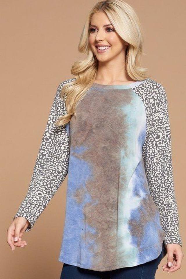 LereSean's tweet image. Exciting News! Our latest collection has arrived with stunning new designs. Be the first to shop now! Plus Size French Terry Tie Dye Casual Color Block Top leresean.com/products/eme2-… LereSean #NewArrivals #FreshStyles #ShopNow #FashionTrends #LatestFashion