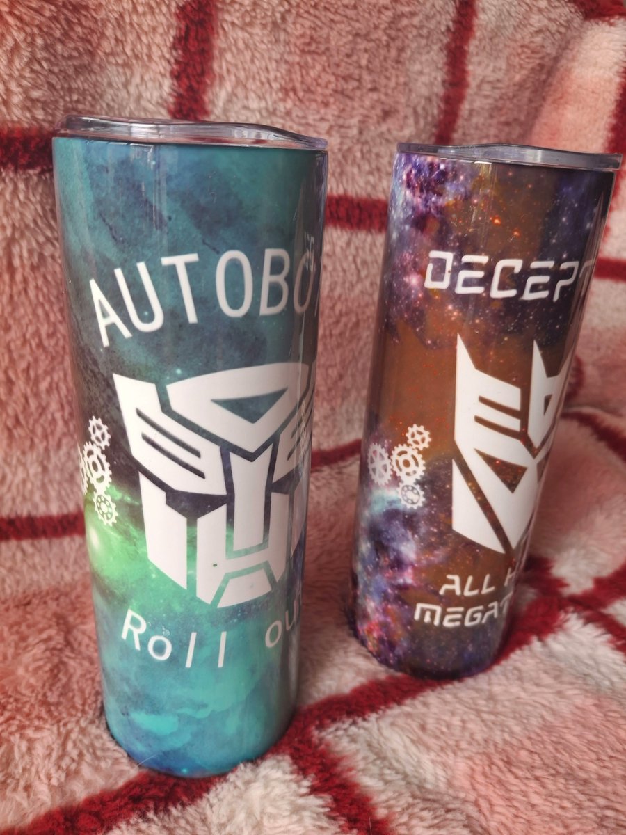xSeaI3ellx's tweet photo. β€οΈπ€Slowly getting my passion back for fandom crafts.ππ€ Idk if im gunna sell these on my Kofi yet. But if anyone is interested let me know :3 #Autobot #Decepticon #Transformers #IDW #Maccadams https://t.co/SjuoDIX41u