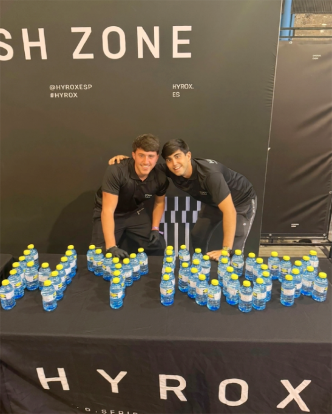 workoutevents's tweet photo. Registro, guardarropa, finish zone 🏁, water station 💧, atención en stands... Miles de participantes, un solo equipo. Así fue HYROX Málaga con WorkoutEvents ⚡

🔗 https://t.co/pGD0X3AIoO

#WorkoutEvents #StaffEventos #EventosDeportivos https://t.co/rzckYI3oRs