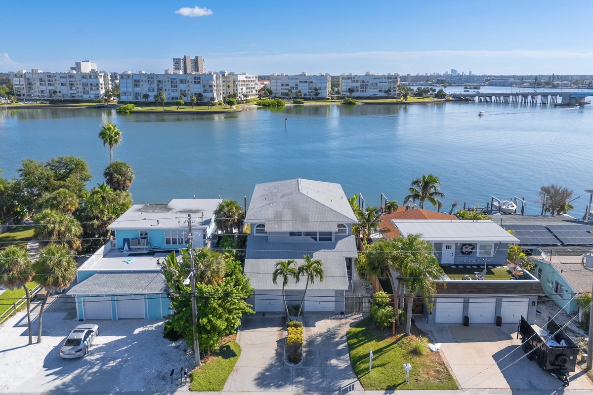 techtravel_'s tweet photo. Where Boca Ciega Bay is your backyard and dolphins are your neighbors 🌊🐬 Both units available in St. Pete Beach!

📍7845 Boca Ciega Dr, St. Pete Beach, Florida

𓇼 Unit A: https://t.co/wVort7Cp28
𓇼 Unit B: https://t.co/zZtnKYytxU

#stpetebeach #stpetebeachflorida #forrent https://t.co/aHhihQKdbc