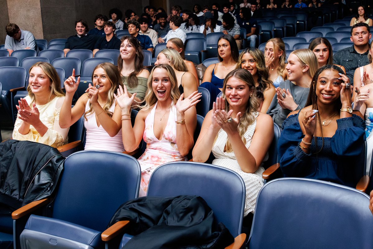 NAUVolleyball's tweet image. ✨𝕋𝕙𝕖 𝟚𝟘𝟚𝟞 𝕃𝕠𝕦𝕚𝕖’𝕤 𝔸𝕨𝕒𝕣𝕕𝕤✨

We showed up and showed out!

#RaiseTheFlag | #BigSkyVB