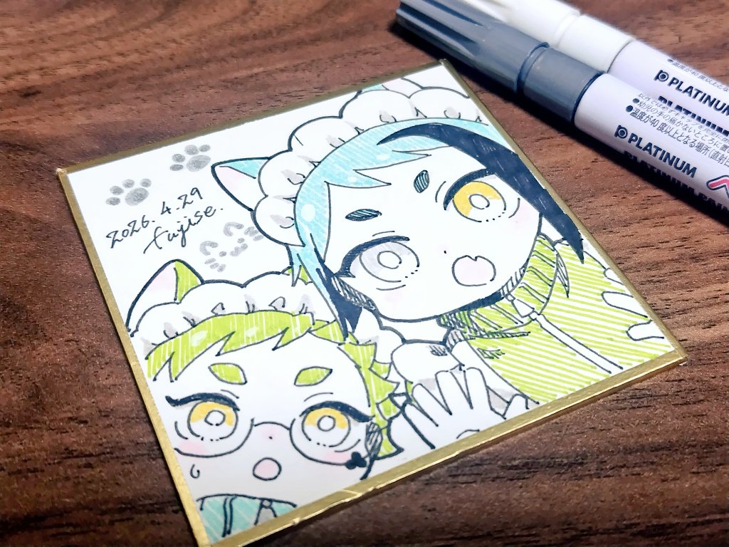 huzise_8's tweet photo. アクスタで描いた二人 https://t.co/danmqvCyy8