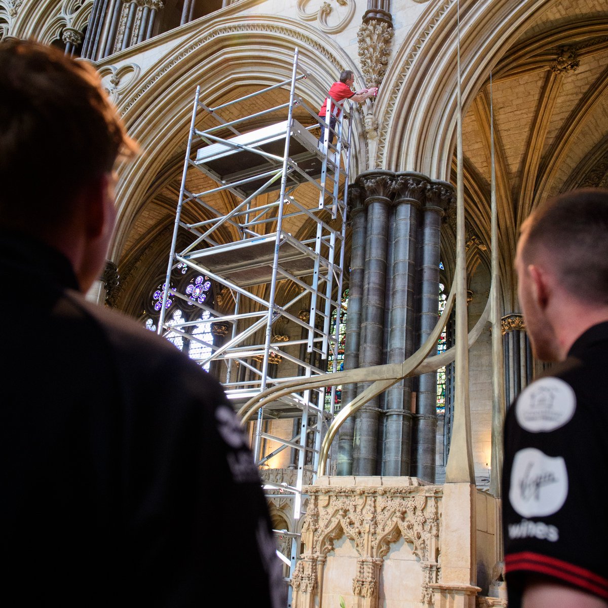 LincolnCity_FC's tweet photo. ♥️ We love this new look for the iconic Imp in Lincoln Cathedral! Thanks to Stuart Boyfield, the Cathedral’s longest serving member of staff and lifelong City supporter, who dressed the Imp for the first time in its history as Jack Moylan and Ivan Varfolomeev watched on!