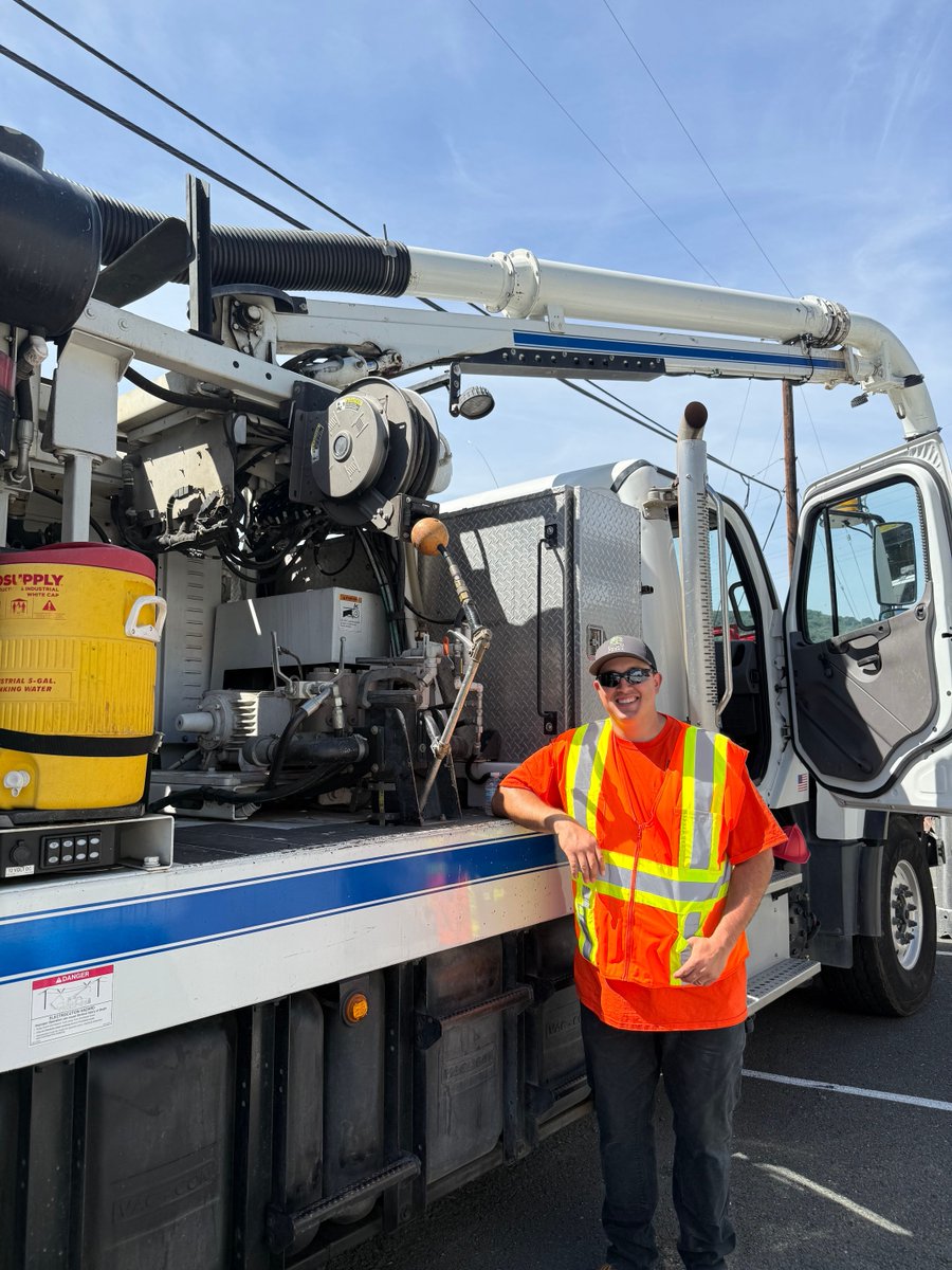PC_Professional's tweet photo. We always have such a great time at the Junior League of Oakland-East Bay's Touch-A-Truck event. This is our third year sponsoring, and we're proud to continue supporting such a fun community tradition! https://t.co/znpMpvzXY6