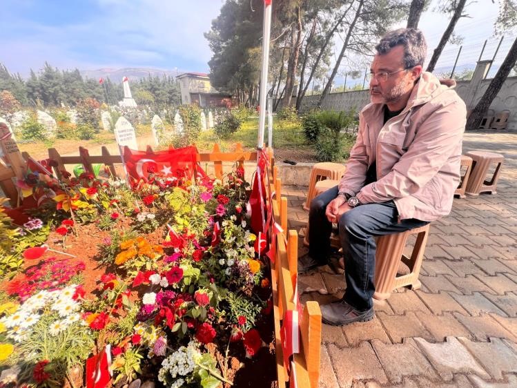 NekadarolduTR's tweet photo. Kahramanmaraş'taki okul saldırısında hayatını kaybeden 11 yaşındaki Belinay Nur'un babası:

"Belinay, cennette açan peygamber çiçeğinin ismidir. İsmi gibi peygamberimizin çiçeği oldu.

Kızım, son 1 ayında özellikle hep cennetten bahsederdi.

Eğitimci anne ile emniyetçi baba nasıl böyle bir cani evlat yetiştirir? 'Farkına varmadık.' demekle olmuyor. Onlar da suçlu."
