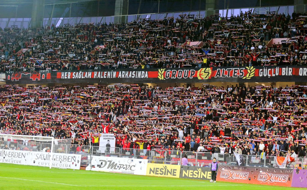 AytacErsoy's tweet photo. Eskişehir'de atmosfer 🔥
#Eskişehirspor #Balıkesirspor https://t.co/Feo0OmpRYB