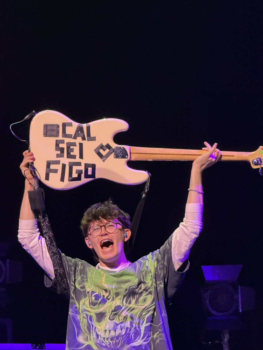 HE IS NOT WRONG #MilanIsAStar #EASMilan #EASTour (it means cal you’re cool/beautiful)