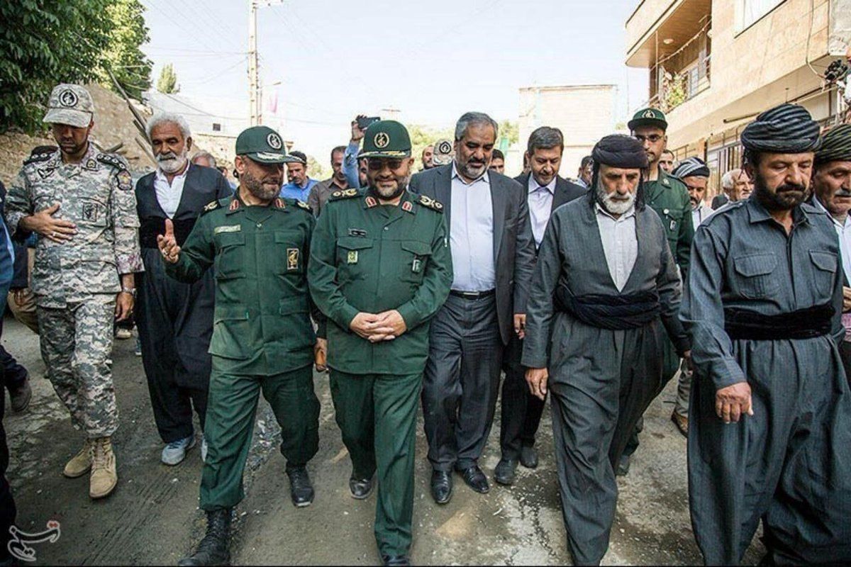 سیل که آمد، پیش از آبِ خروشان، دلِ او روانه‌ی یاری مردم شد.
#قهرمان‌_بسیج