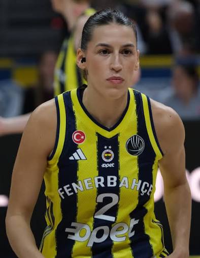 @Mert Genç ile Kadın basketbolu tweet media