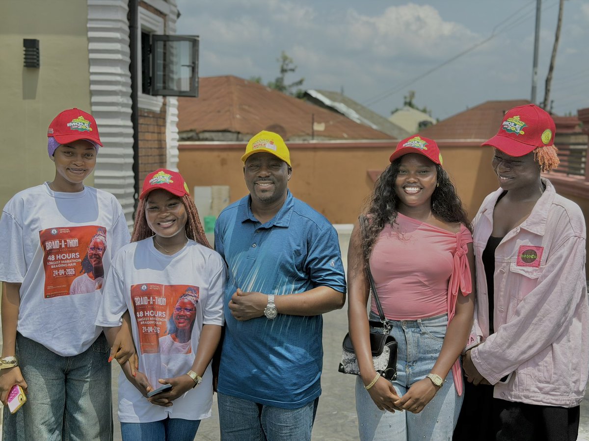 48-Hour Hair Braiding Marathon: Afolabi Hosts Record-Breaker, Hails Youth Excellence

Ede South LGA – 28/04/2026 | Osun State, Nigeria

In a moment that underscores the growing impact of youth-driven excellence in Osun State, the record-setting participant of the 48-hour longest