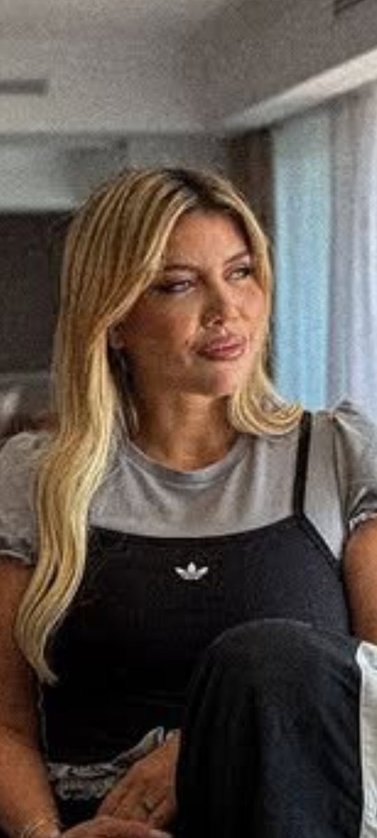Quien es esa mujer? JAJAJAJAJAJA