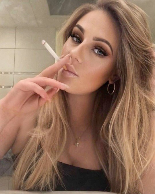 SMFbabes tweet media