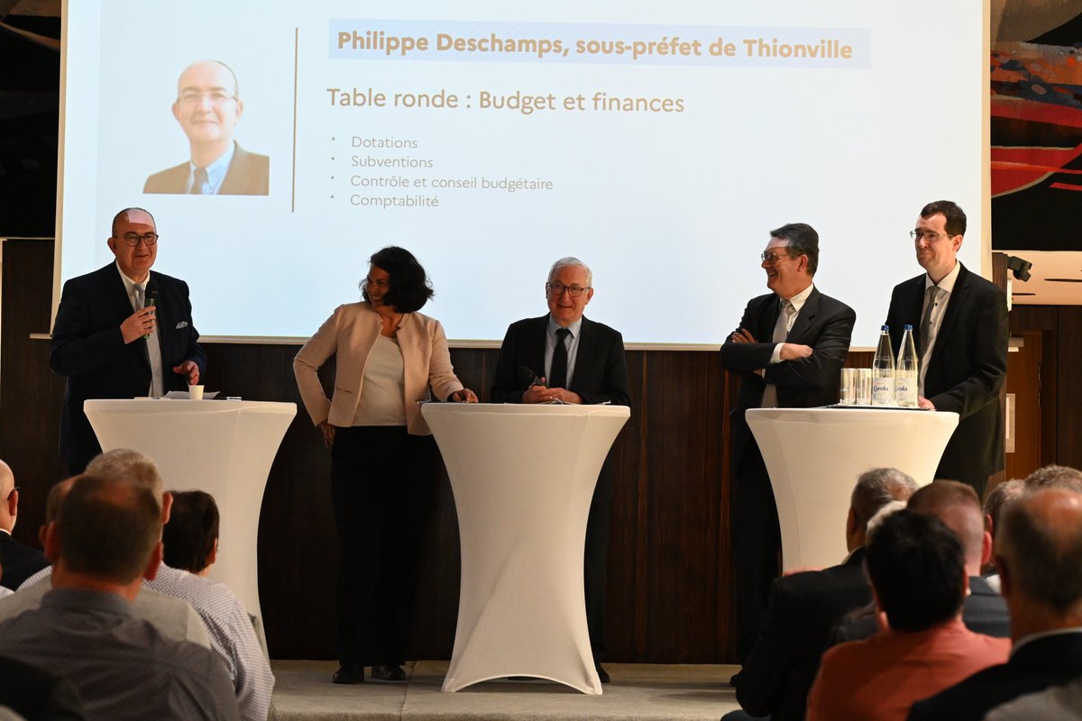 Prefet57's tweet image. #Maires 🇫🇷 | Pascal Bolot, préfet de la Moselle, a accueilli les maires nouvellement élus à la préfecture ! 🏙

Ce mardi 28 avril a eu lieu un séminaire pour tous les nouveaux maires de #Moselle qui ont été élus à la suite des élections municipales de mars dernier.

🎯Certains de
