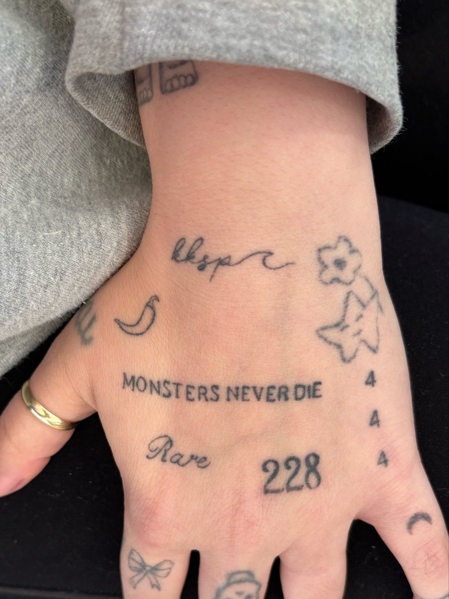 TⱯY 🪩🫧🖤 tweet media