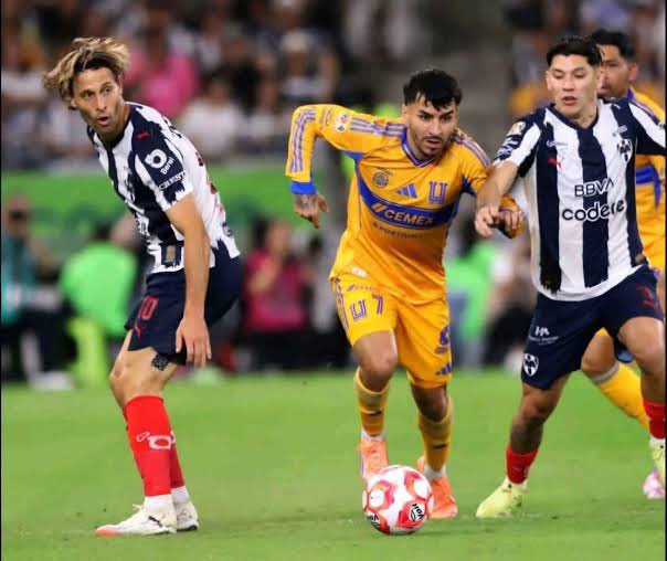 mvelezmtz's tweet photo. @Rayados @SergioCanales Lo hiciste mierda angelito @AngelCorrea32 https://t.co/V3DwzpJLwp