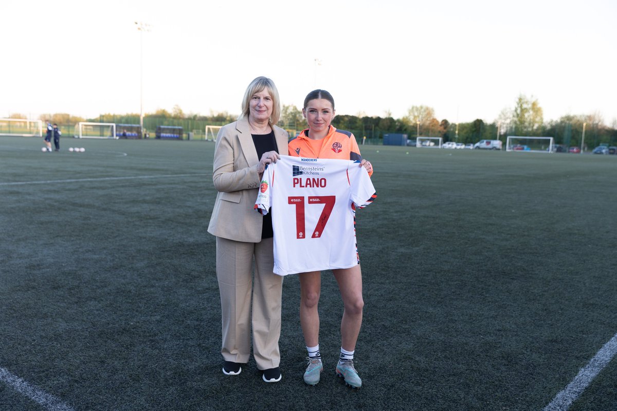 stanmoreinsure's tweet image. Proud to support @BoltonWanderers Women💙

We joined fellow sponsors to watch the squad train, we heard from Manager Tom Cunniff, and met our sponsored player Zara Plano.

Bolton born. Bolton proud. Since 1962. 🤍

#BWFC #BoltonWanderers #StanmoreInsurance #Bolton