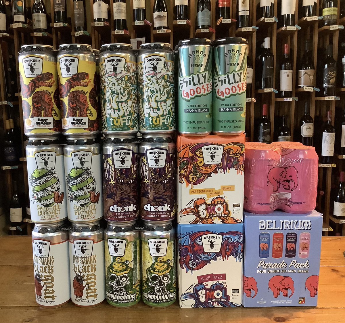 Tuesday beer drop 🎤
@drekkerbrewing  sours, lagers, IPA’s oh my!🍻
@delirium_brewery 🍺
@honorbrewingcompany Silly Goose Ha-ha Blast! You know this is going to be 🔥