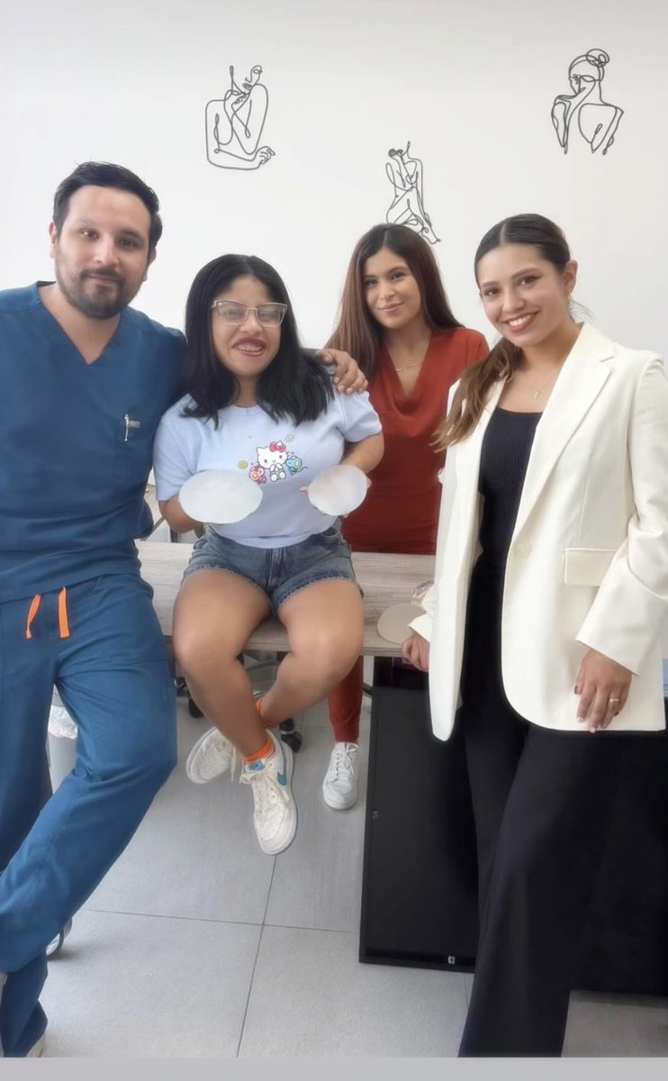 dre_pute's tweet image. Not Lupita TikTok en consulta para realizarse un boob job☠️