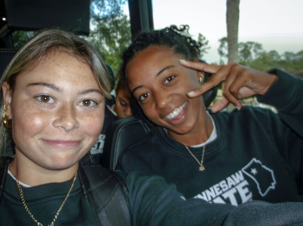 KSUOwlsLAX's tweet image. Soph's view from the digital camera 📸

#WhyNotUs | #HootyHoo 🦉🥍