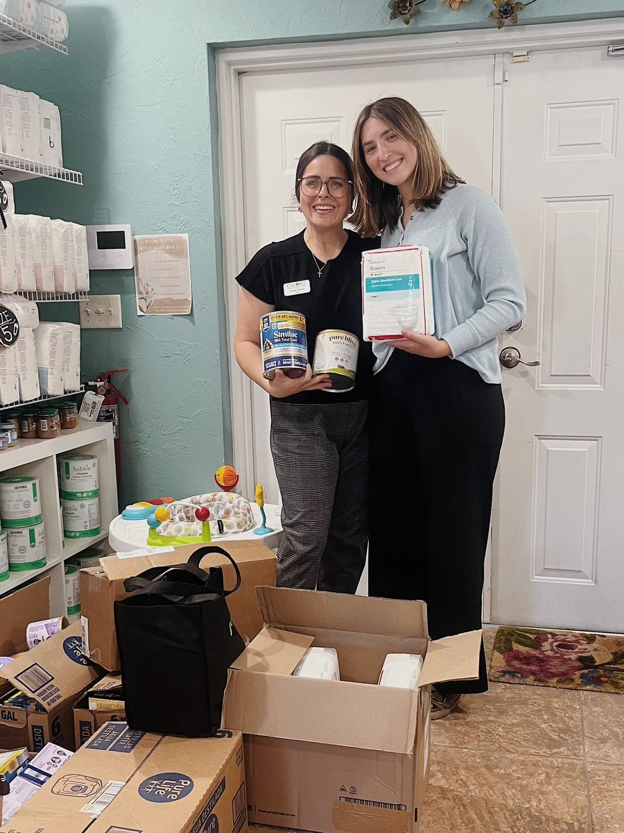 CManasota's tweet photo. ✨commUNITY✨
•
We love our sweet friendship with @SOLVEhomes. They blessed us today with formula and diapers, and we are so thankful for the sharing in supplies, clients, and passion for abundant life!
#carenetmanasota #pregnancycenter #womensupportingwomen #nonprofit #prolife https://t.co/rf7bZJ4yGT