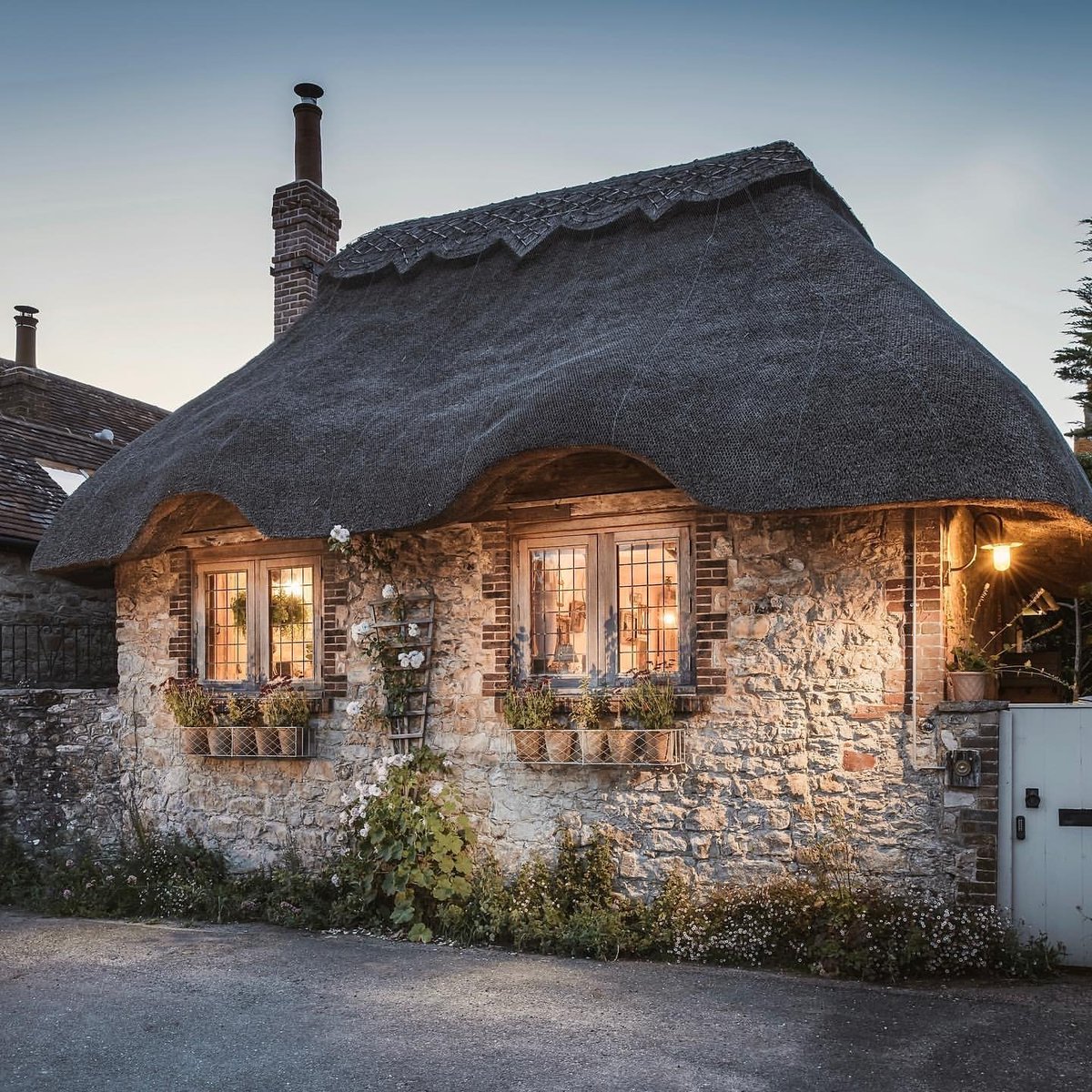 English Cottages tweet media