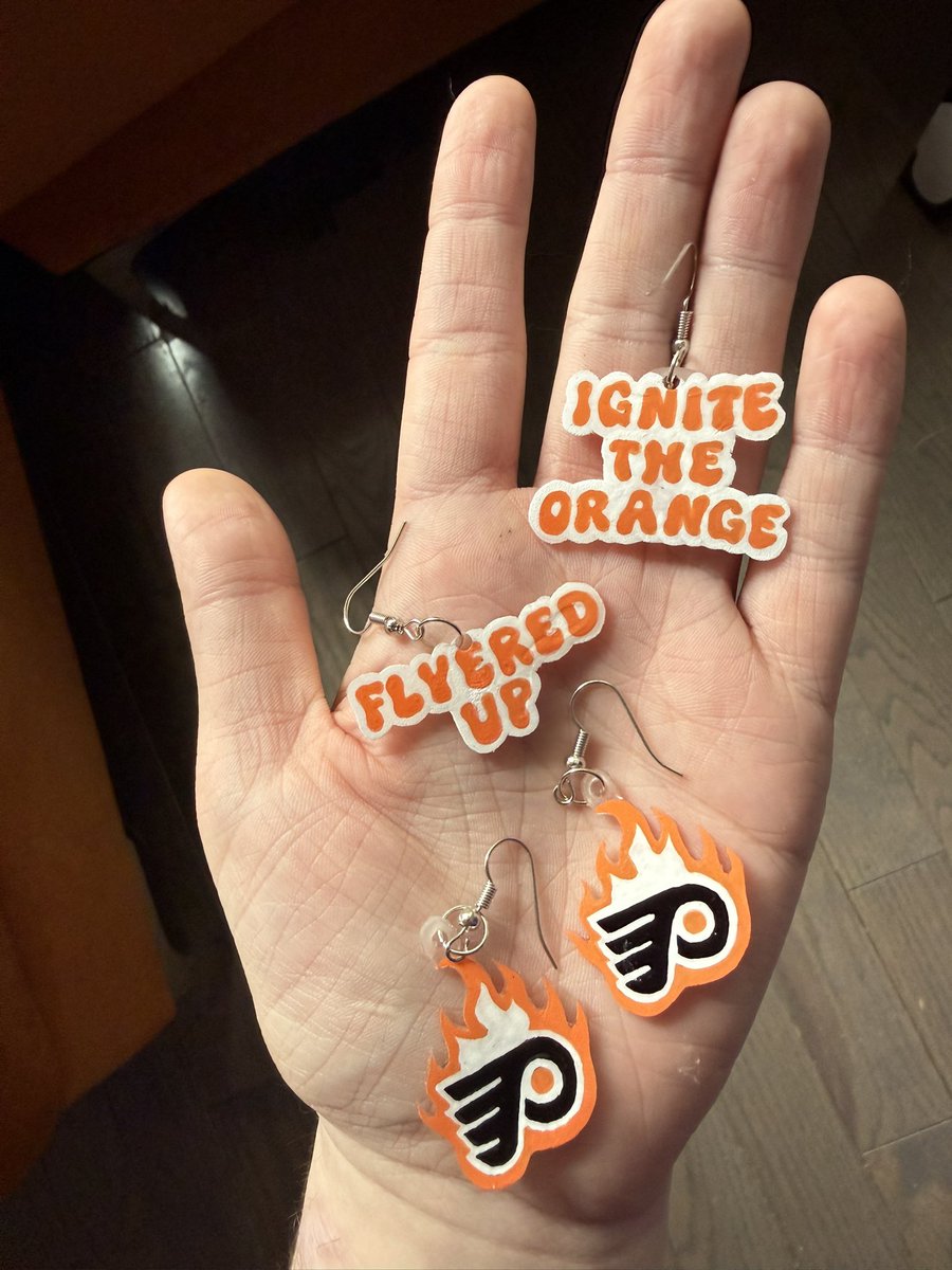 222urnstile's tweet photo. y'all mind if i uhhhHhHhh design, paint, cut, bake, and assemble some @NHLFlyers earrings by hand??? very pleased with how these turned out especially given that this was my first attempt ever at making jewelry #IgniteTheOrange #FlyeredUp https://t.co/tsuItMsh88